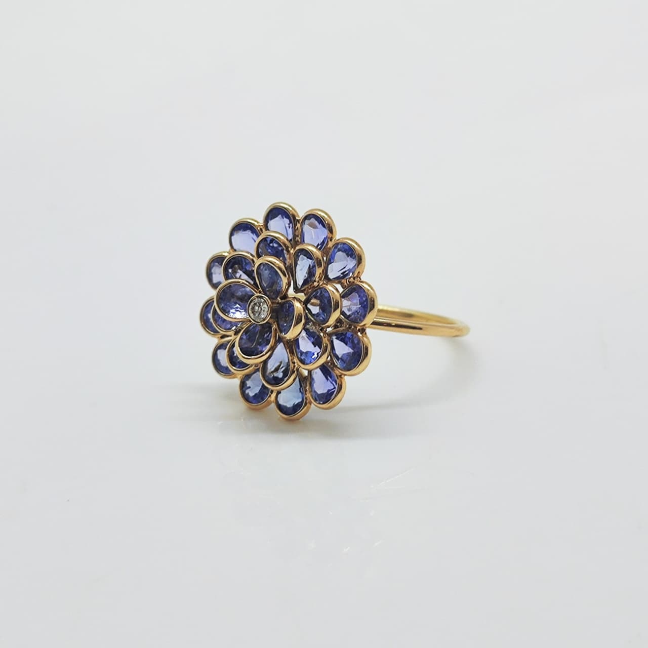 Anillo Oro Amarillo 18K Flor De Tanzanitas Y Brillante