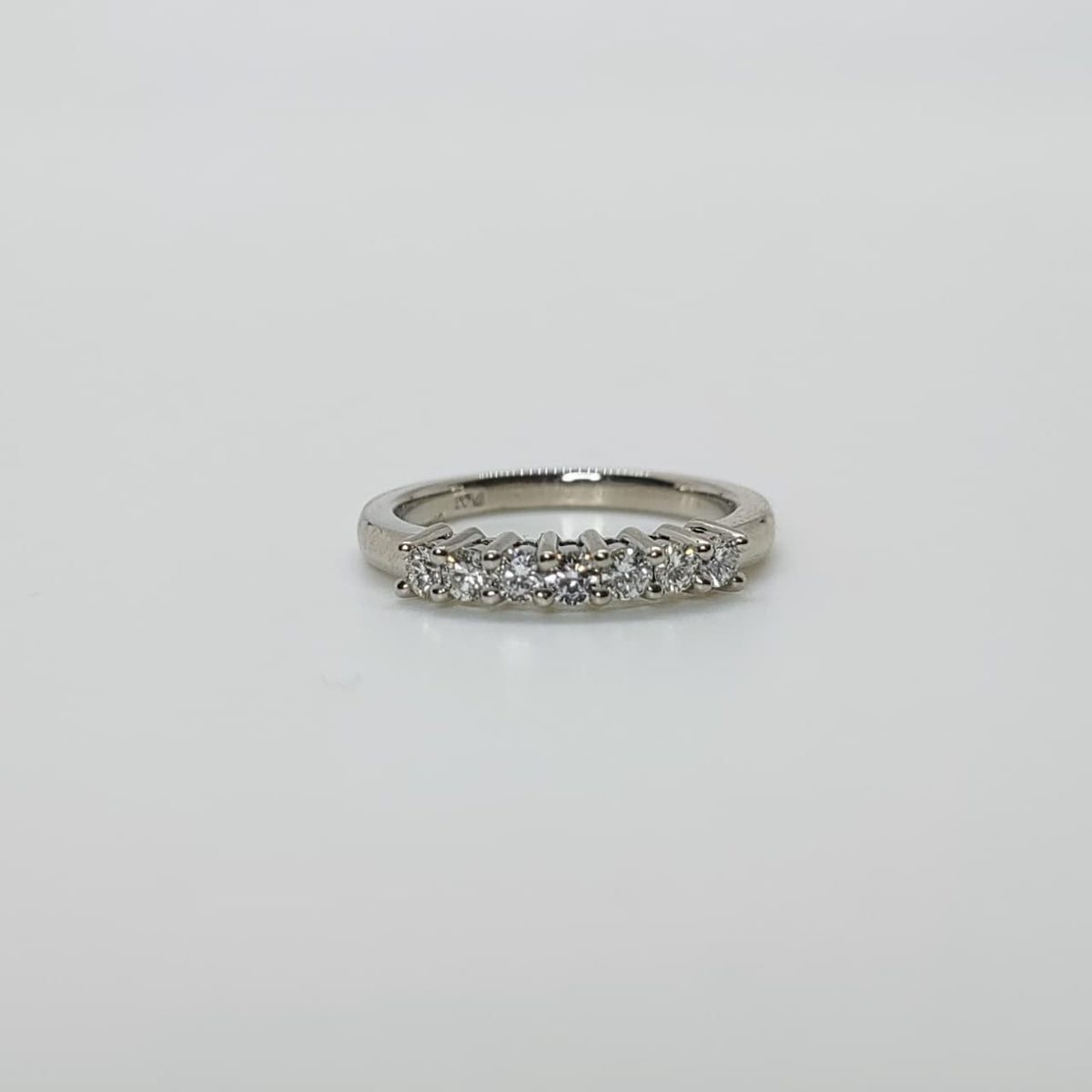 Anillo Cintillo Platino Y Diamantes