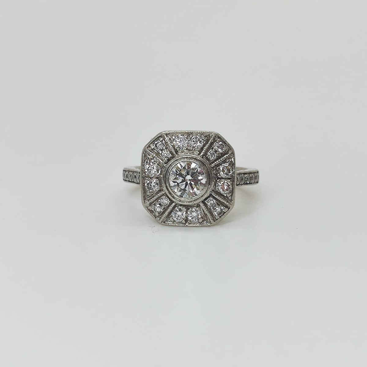 Anillo Hexagonal de brillantes