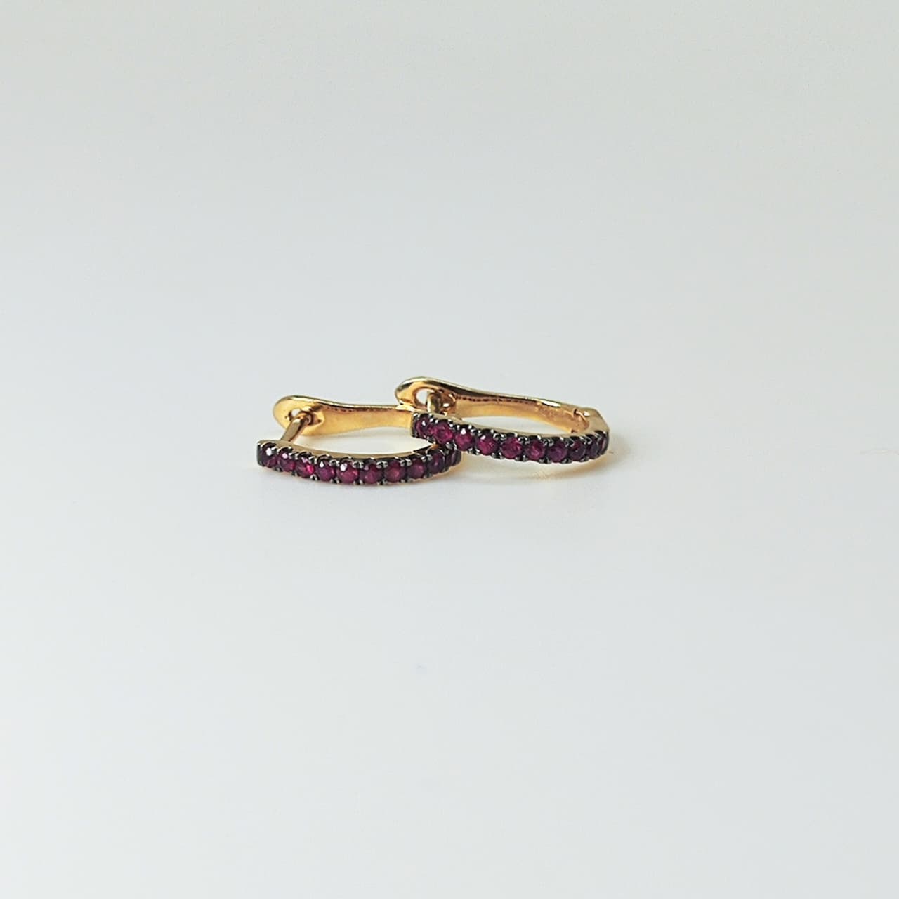 Argollas Oro Amarillo 18K Rubí