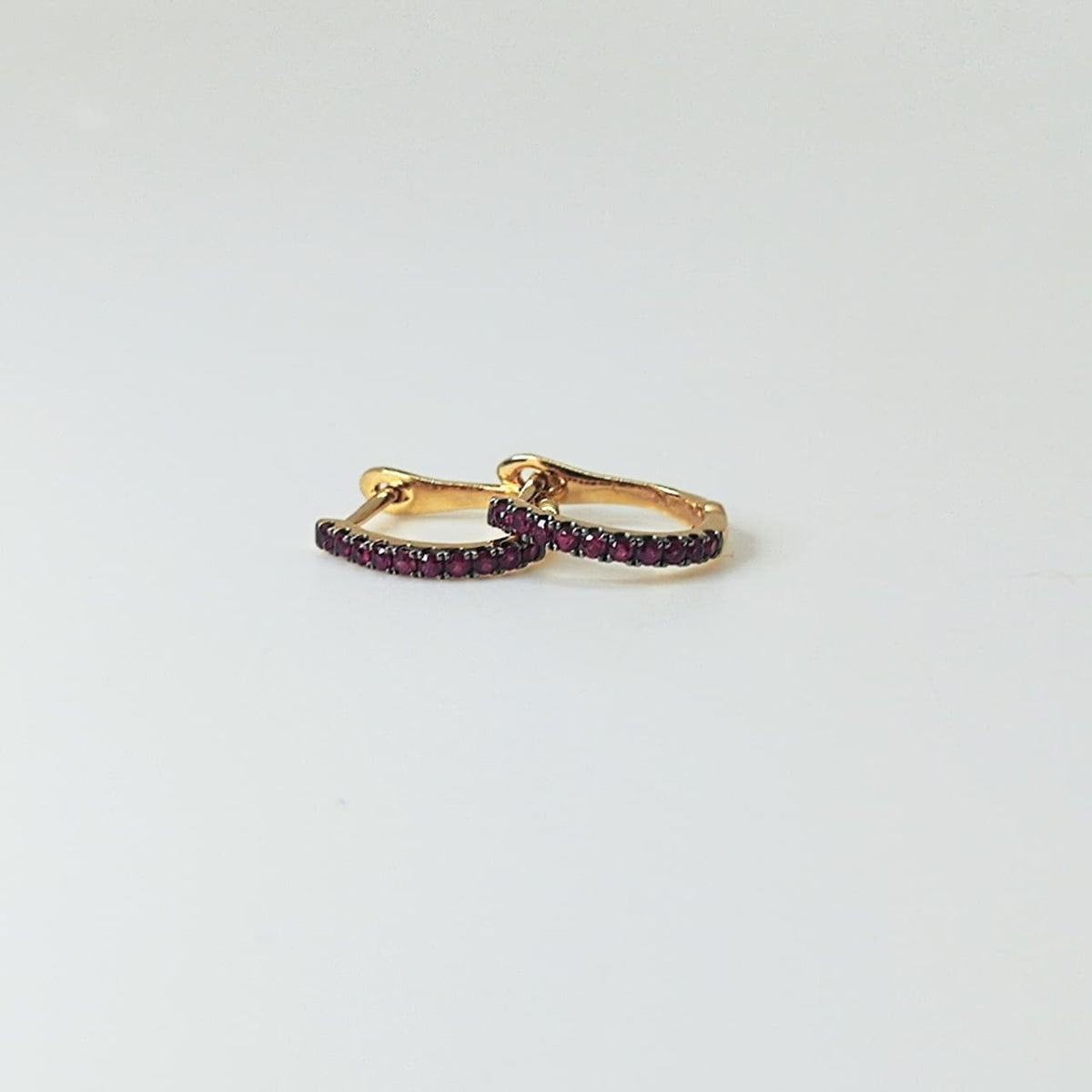 Argollas Oro Amarillo 18K Rubí