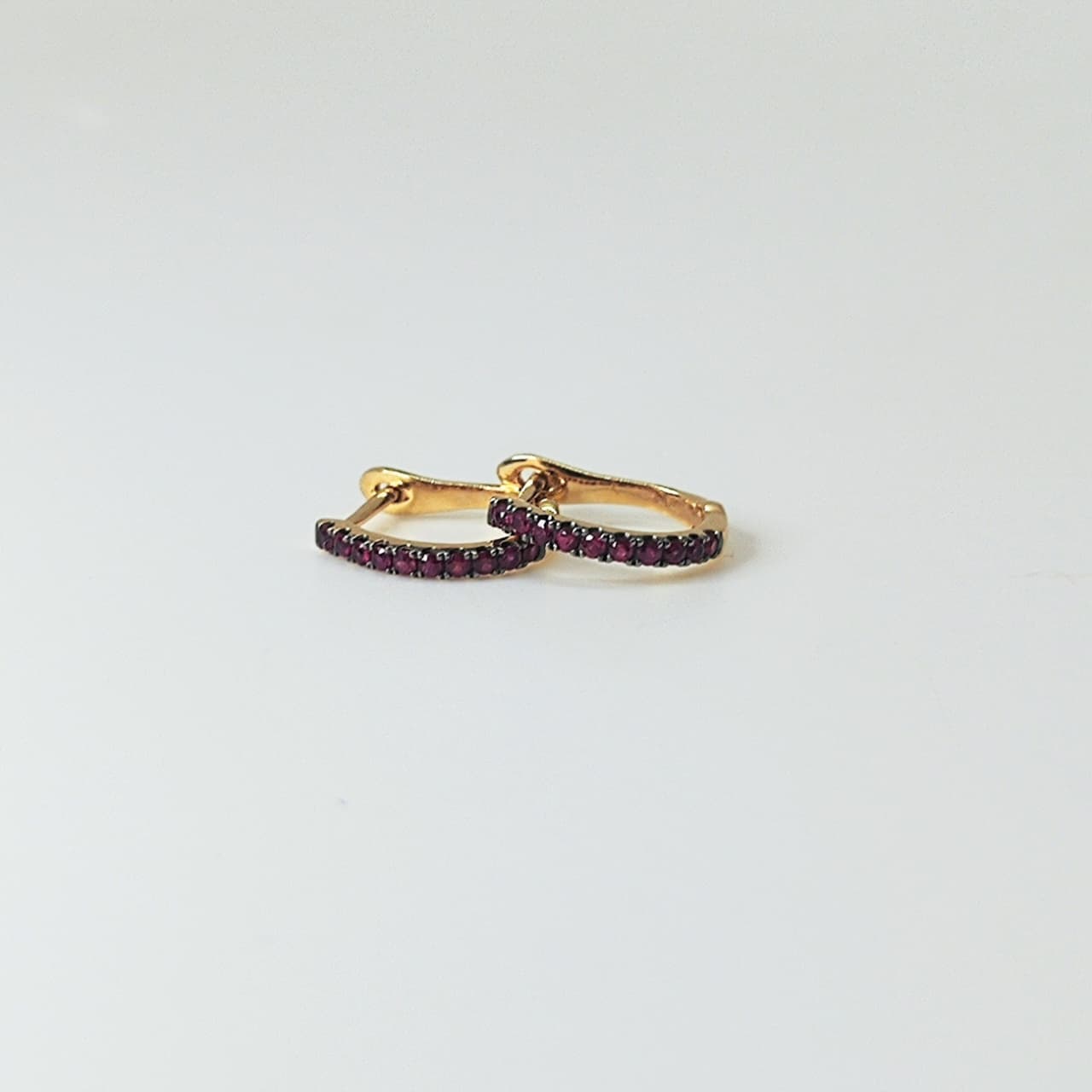 Argollas Oro Amarillo 18K Rubí