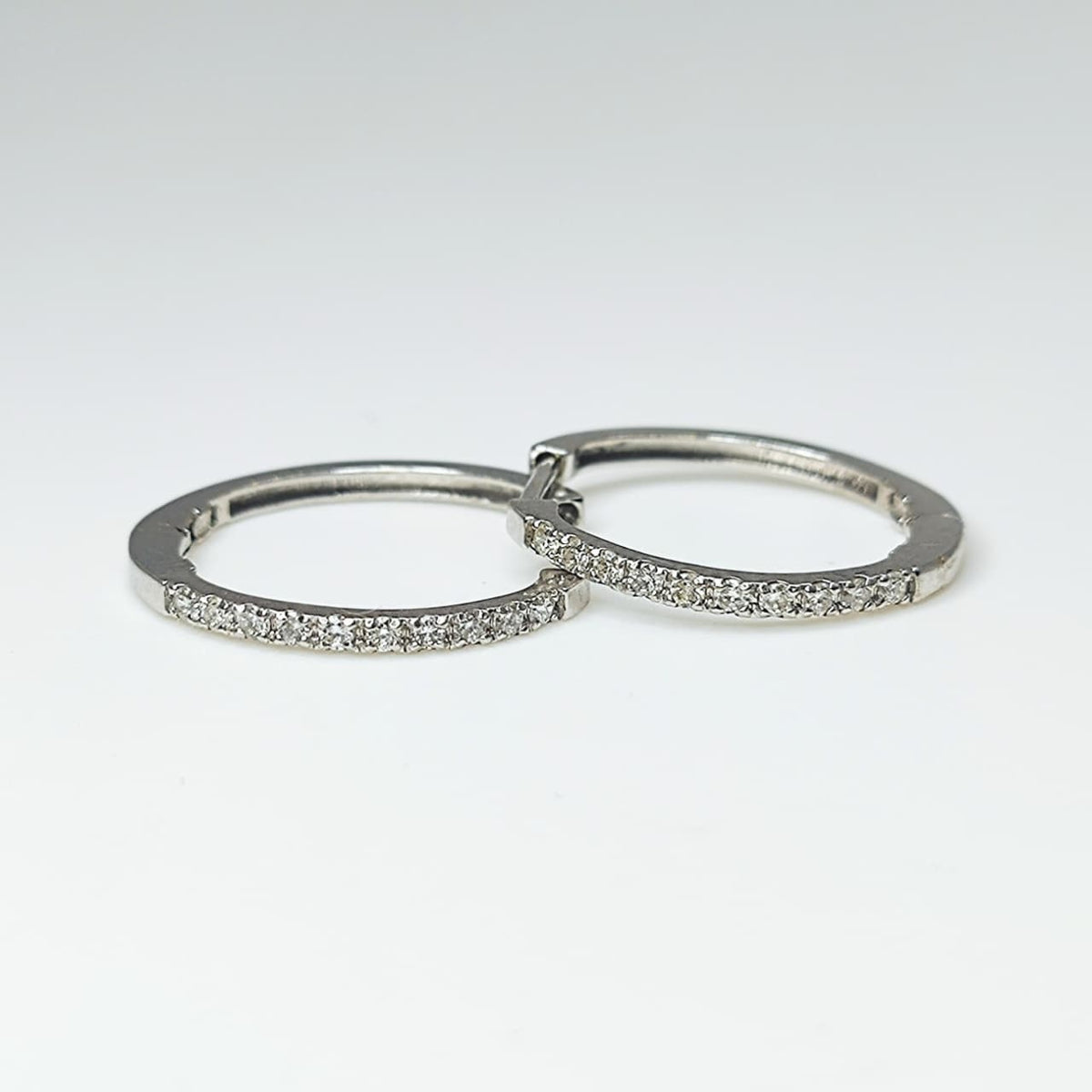 Argollas Oro Blanco 18K Y Brillantes