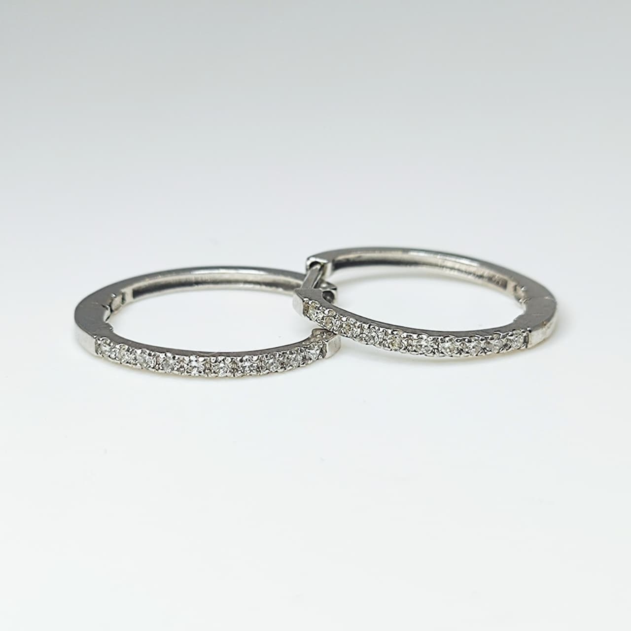 Argollas Oro Blanco 18K Y Brillantes