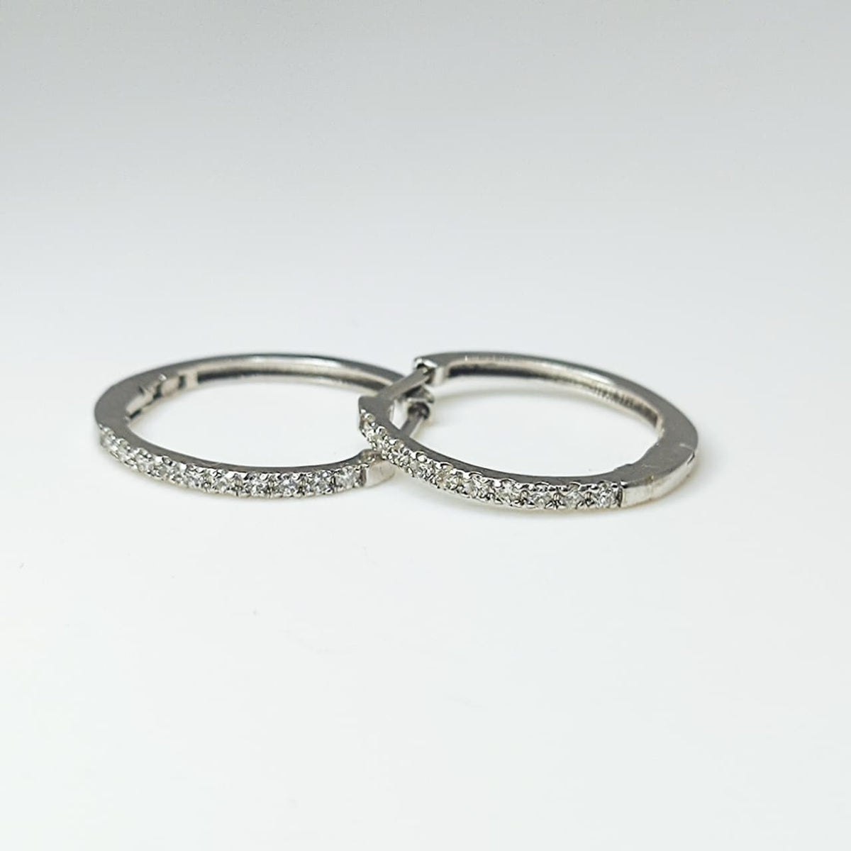 Argollas Oro Blanco 18K Y Brillantes