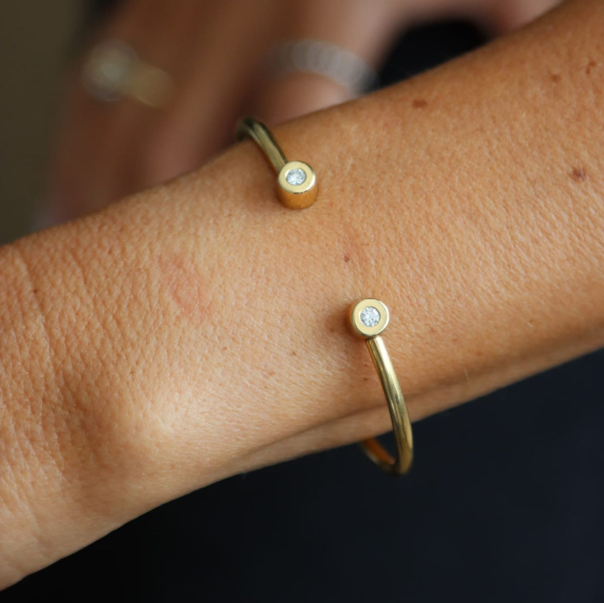 Pulsera Maciza Botón