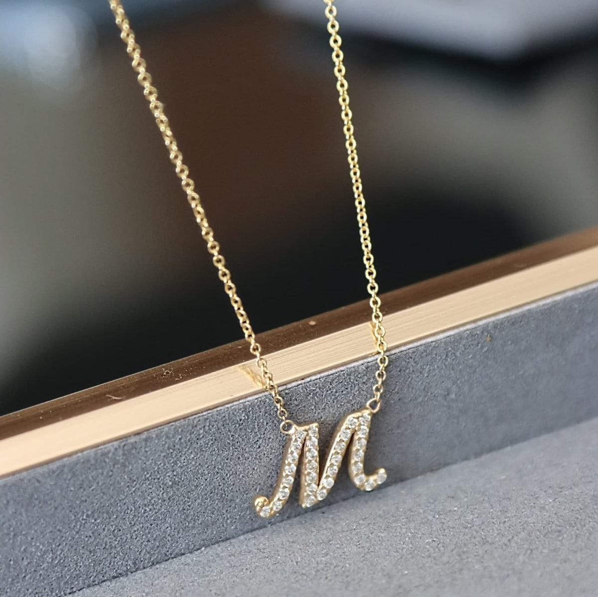 Collar Letra M