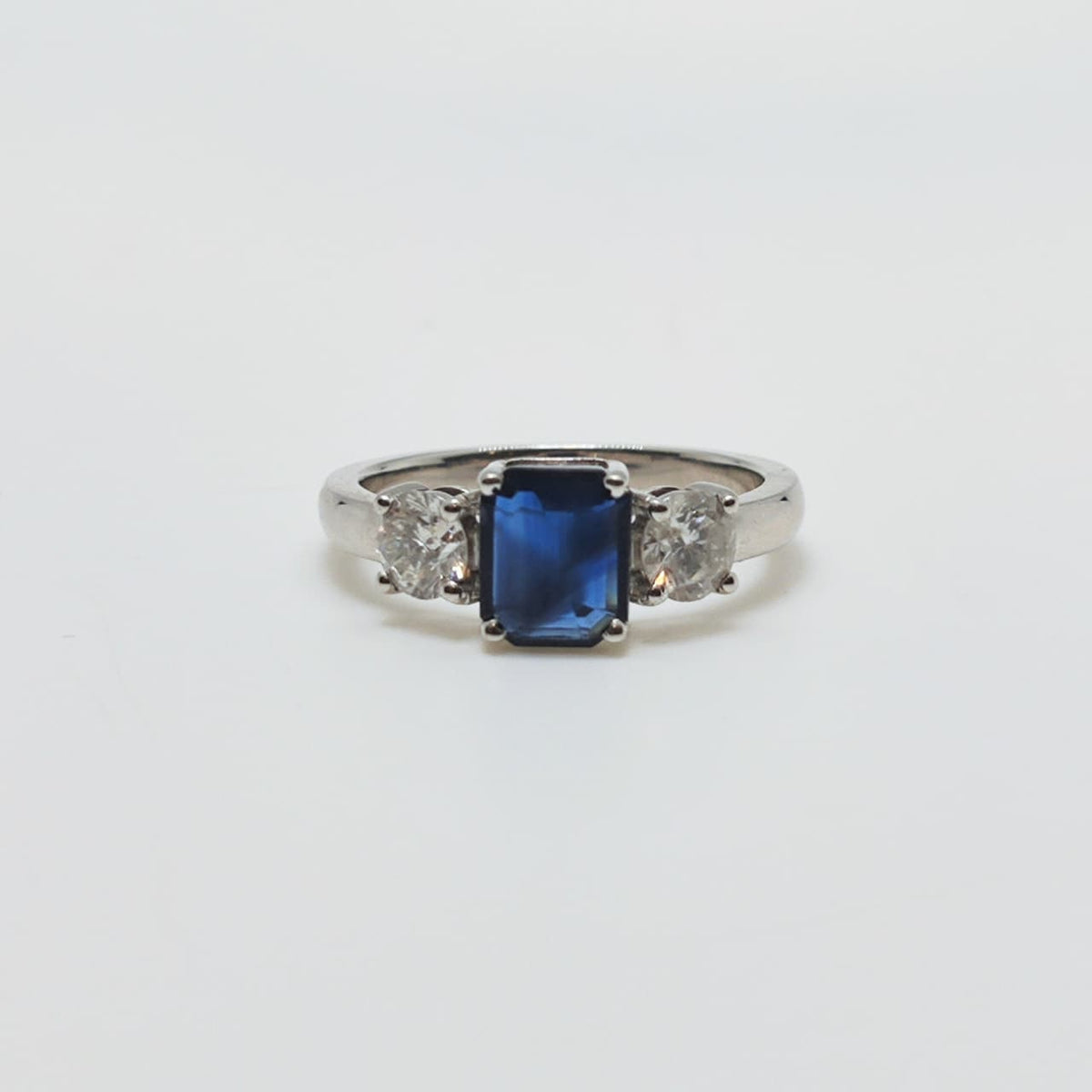 Anillo Zafiro Corte Esmeralda