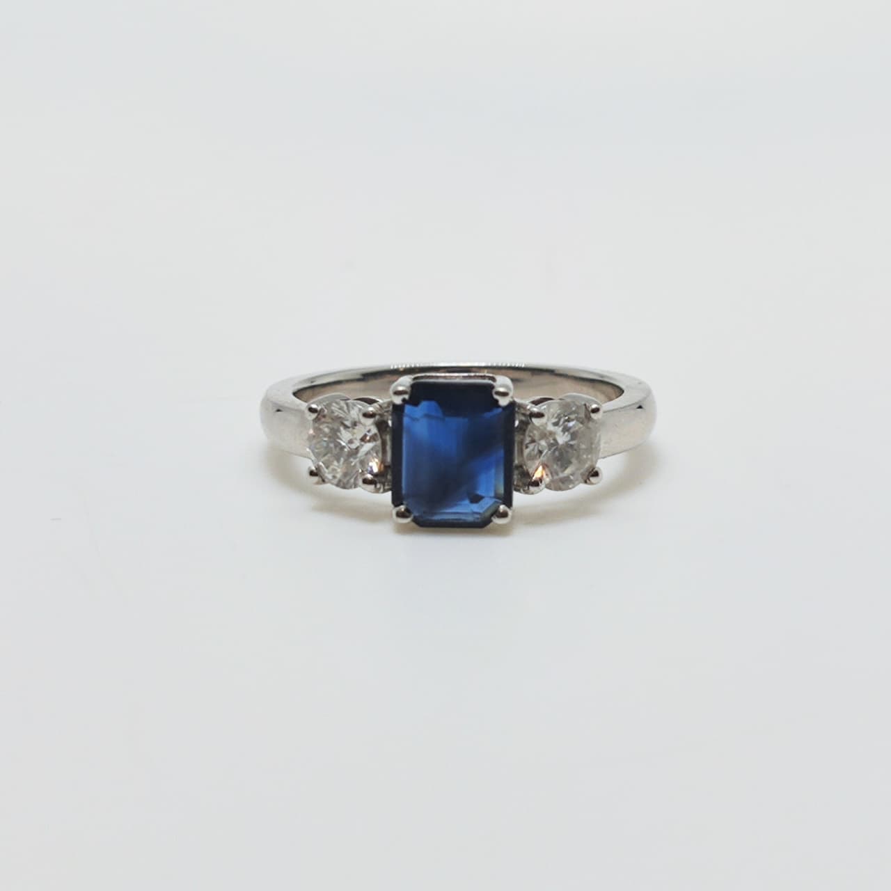 Anillo Zafiro Corte Esmeralda