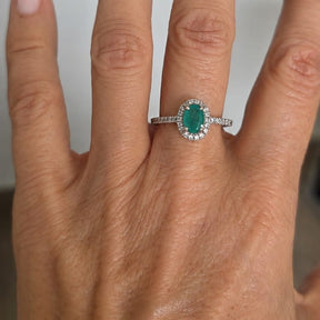 Anillo Halo Esmeralda