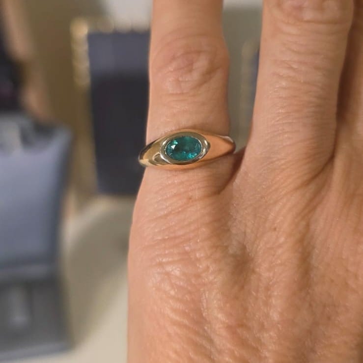 Pinky Ring Esmeralda Oval