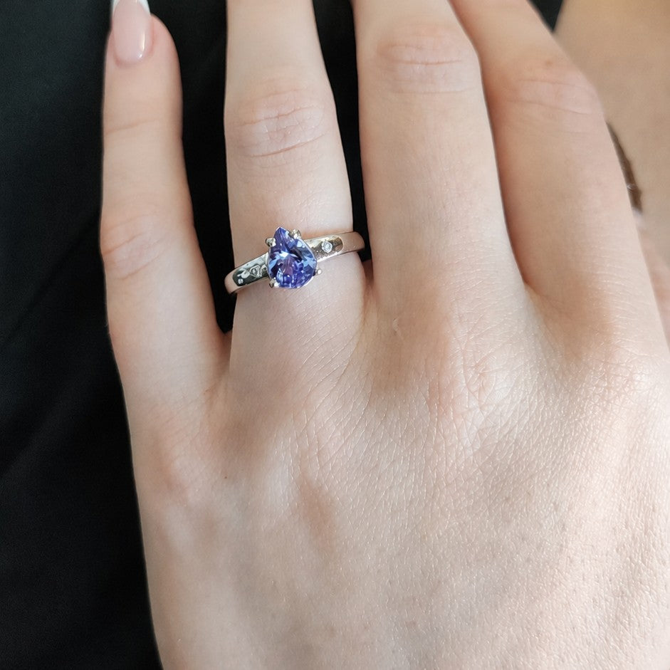 Anillo Gota Tanzanita Plata Rodinada