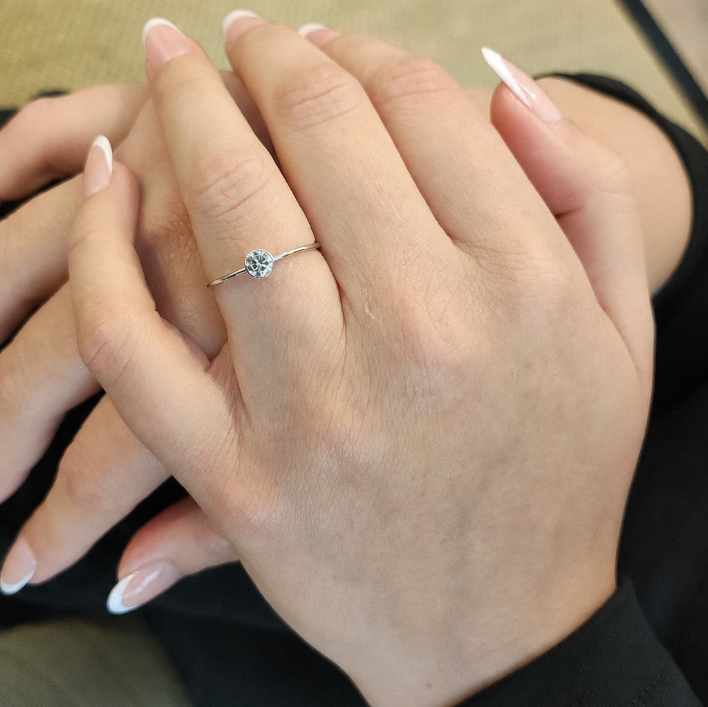 Solitario Petite Oro Blanco 18K