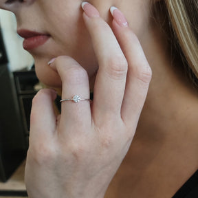 Solitario Petite Oro Blanco 18K