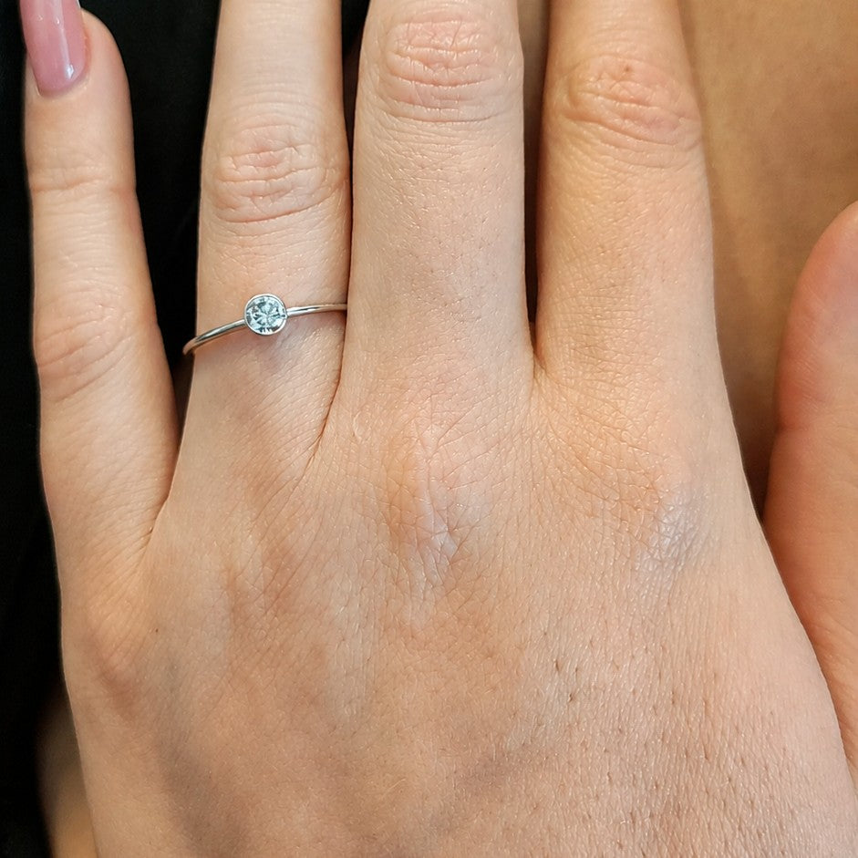 Solitario Petite Oro Blanco 18K