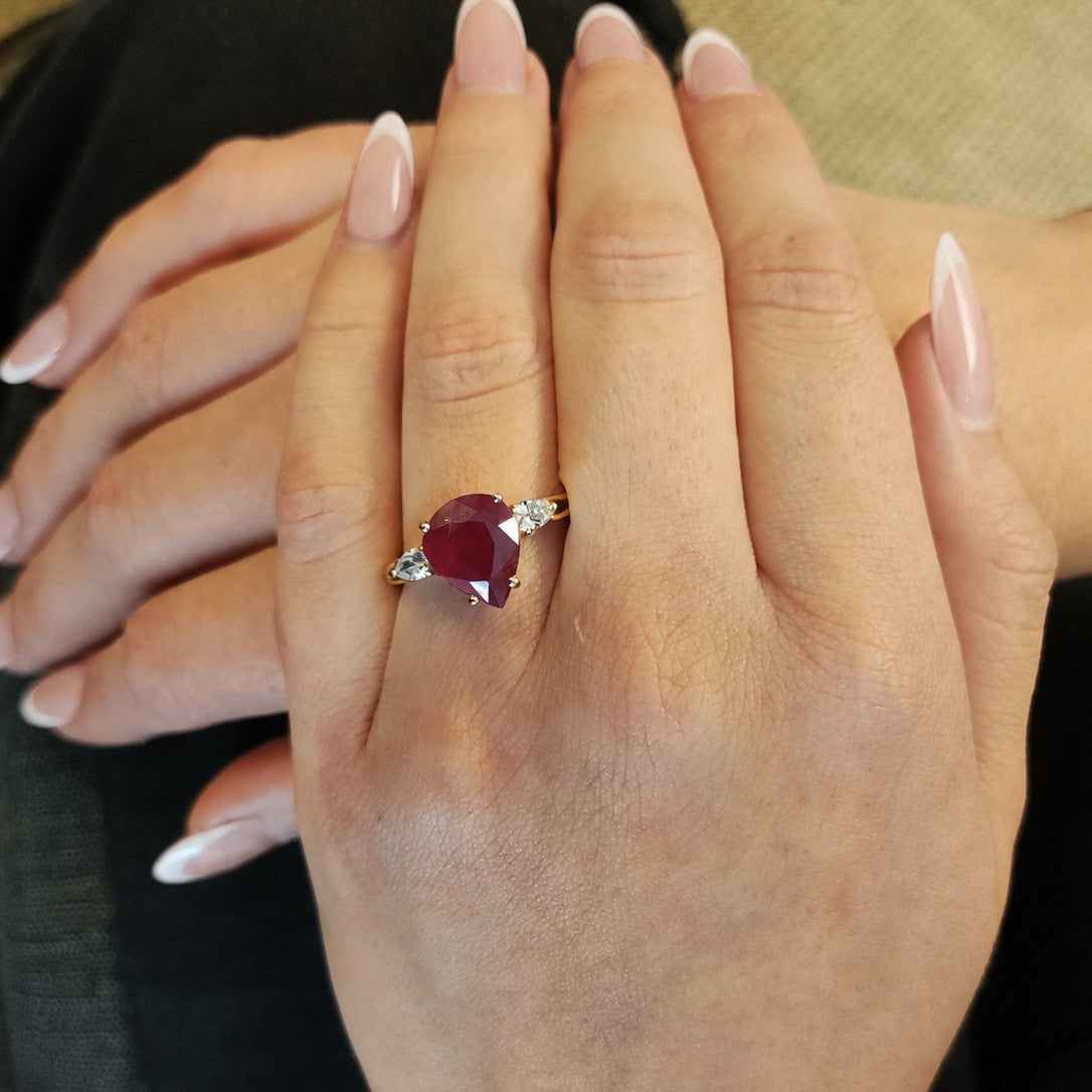 Anillo Rubí Corte Pera