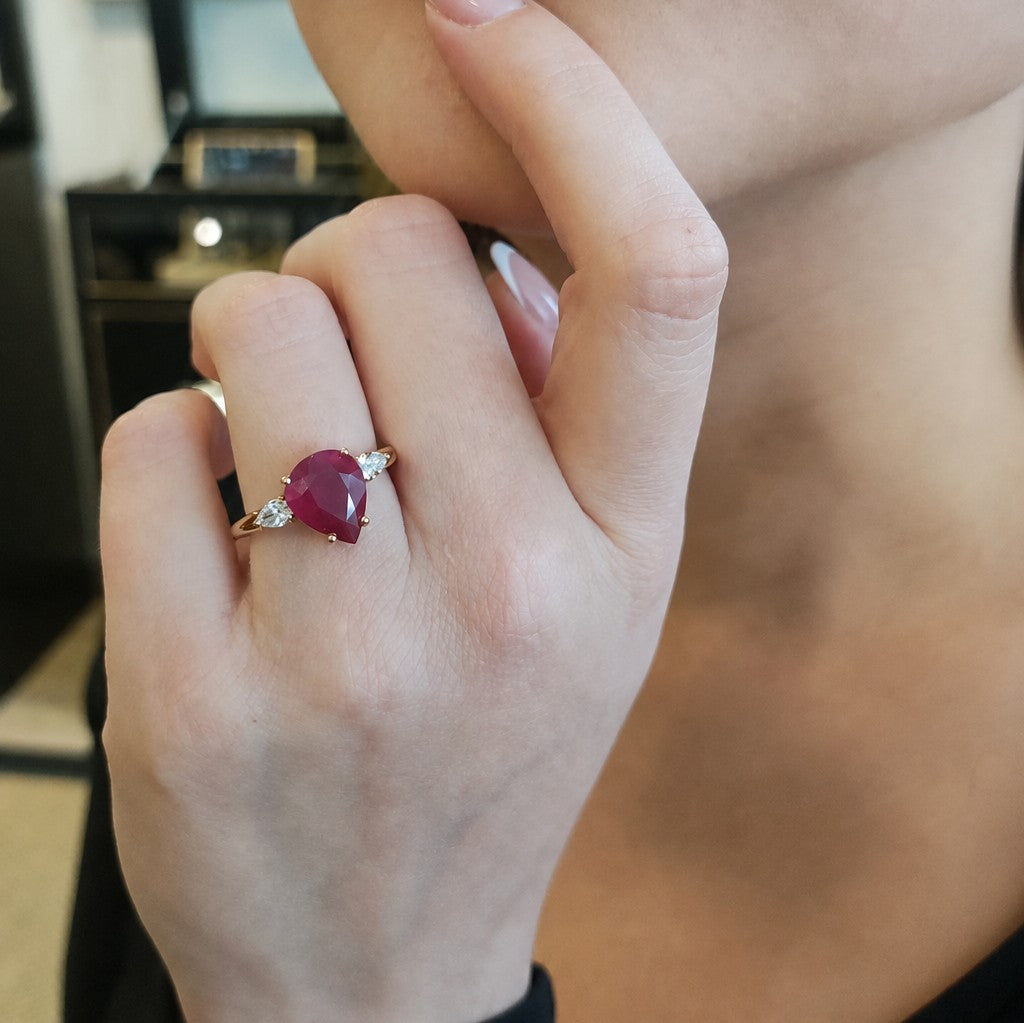 Anillo Rubí Corte Pera