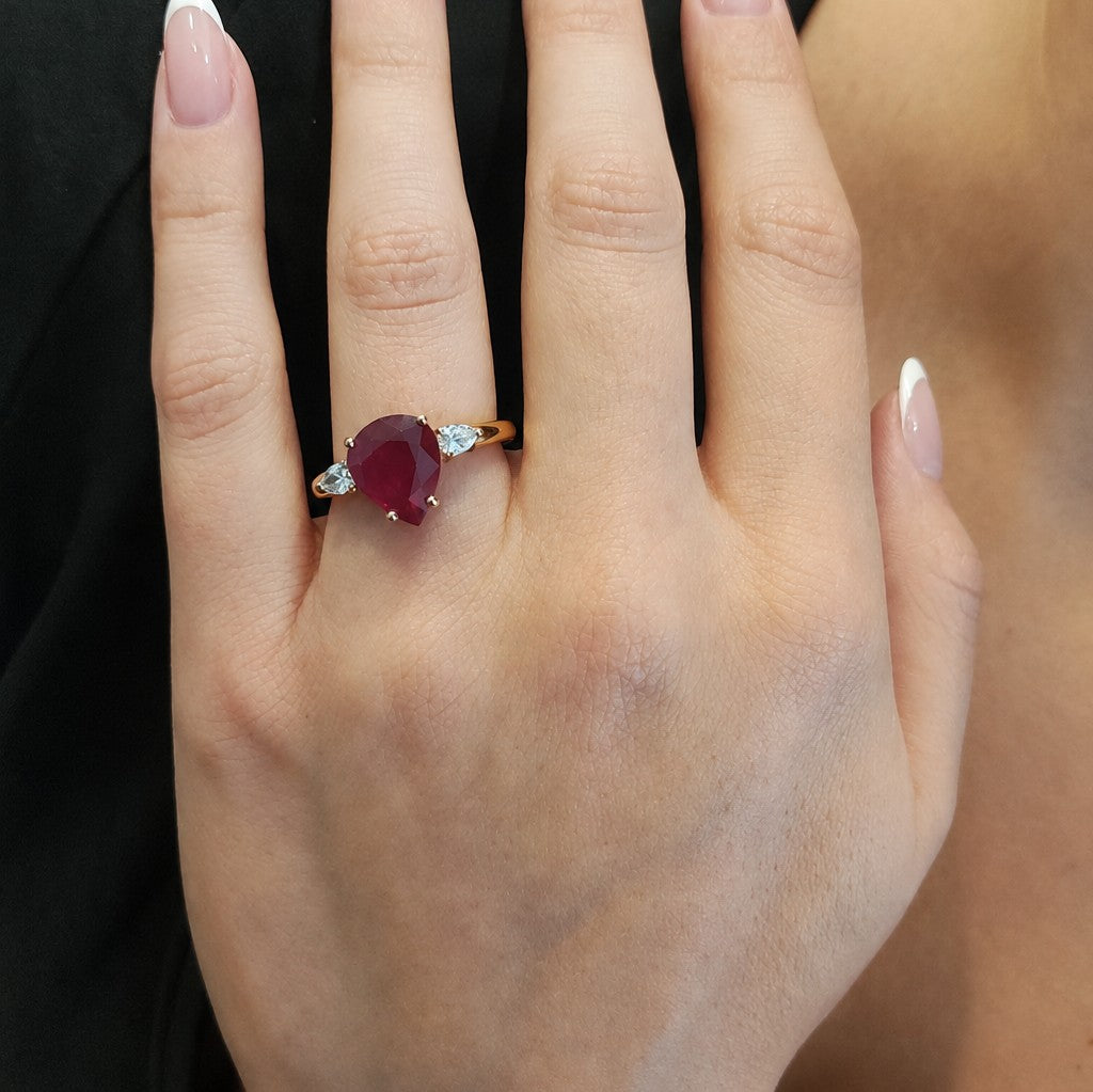 Anillo Rubí Corte Pera