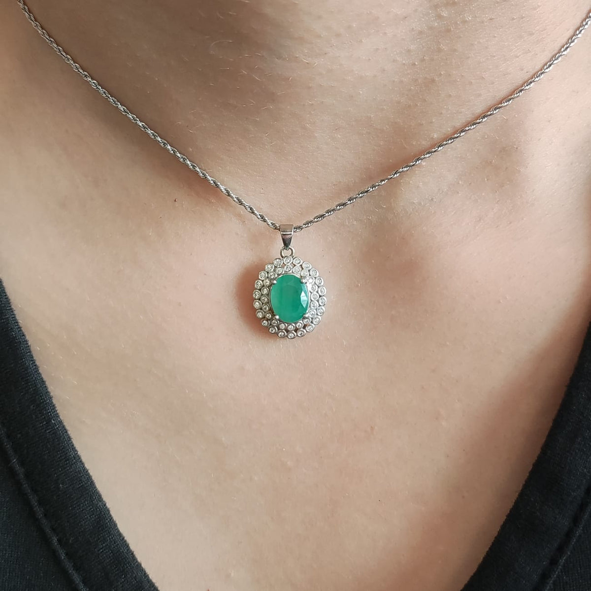Collar Esmeralda Oval