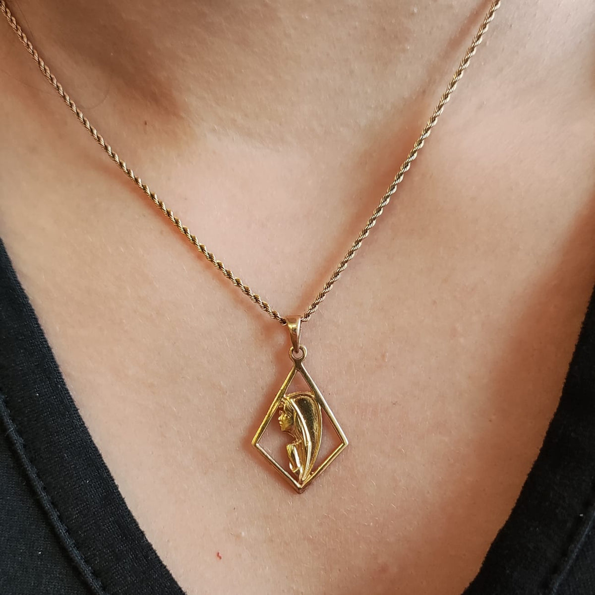 Medalla Virgen Niña