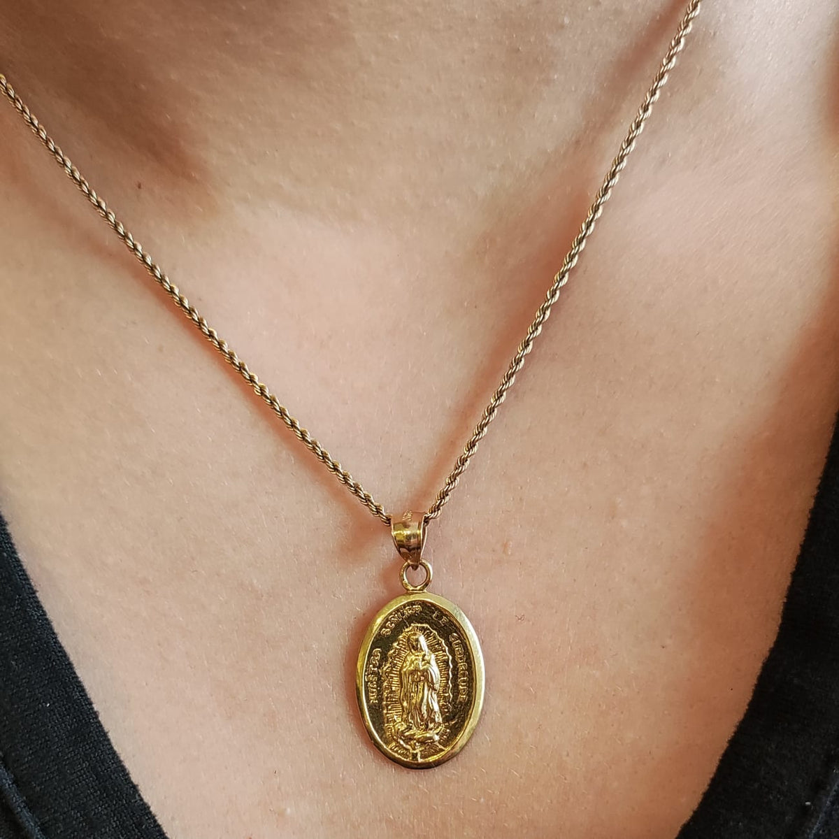 Medalla Virgen Oro Amarillo