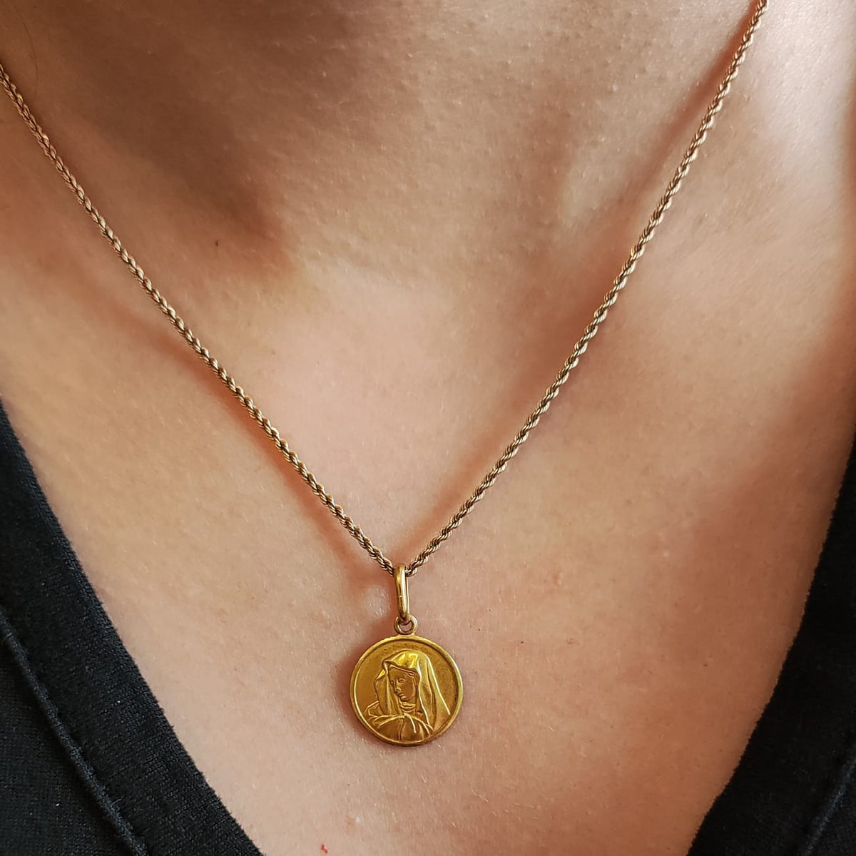 Medalla Virgen Oro Amarillo 18K