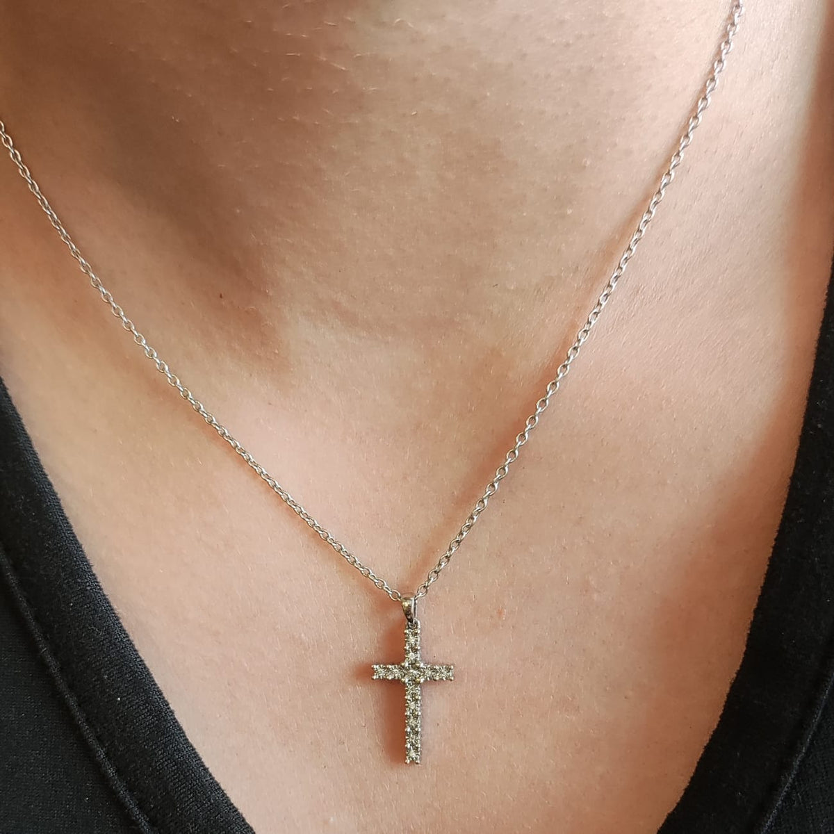 Cruz Oro Blanco 18K Y Brillantes