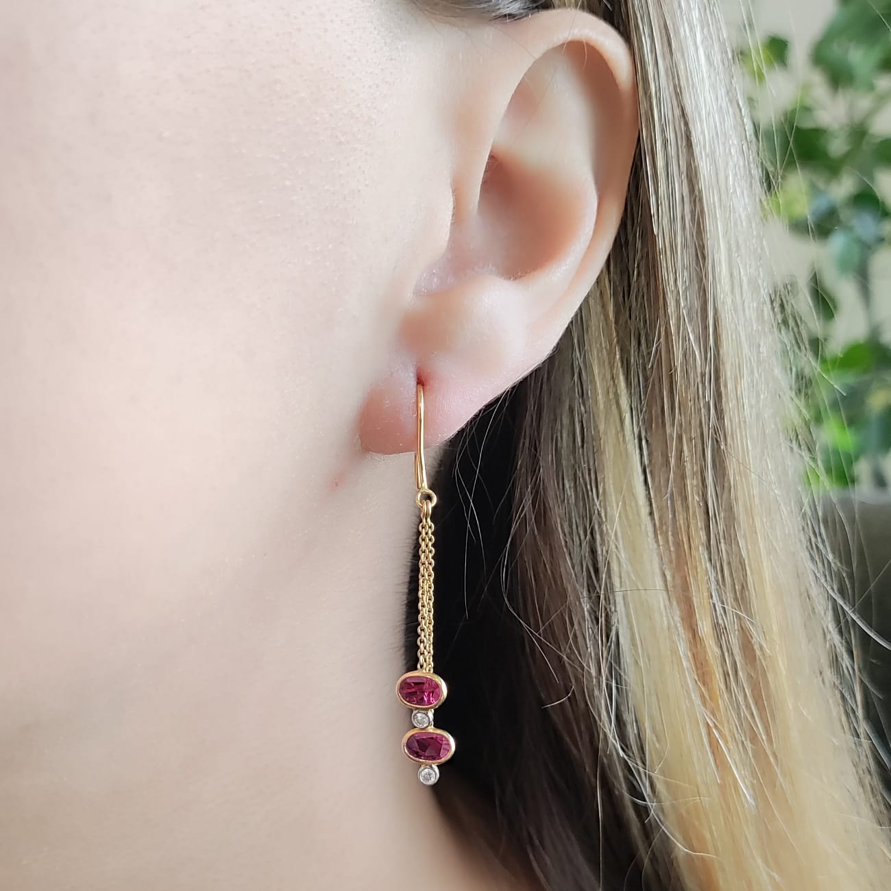 Aros Colgantes Oro Amarillo 18K Rubí y Brillantes