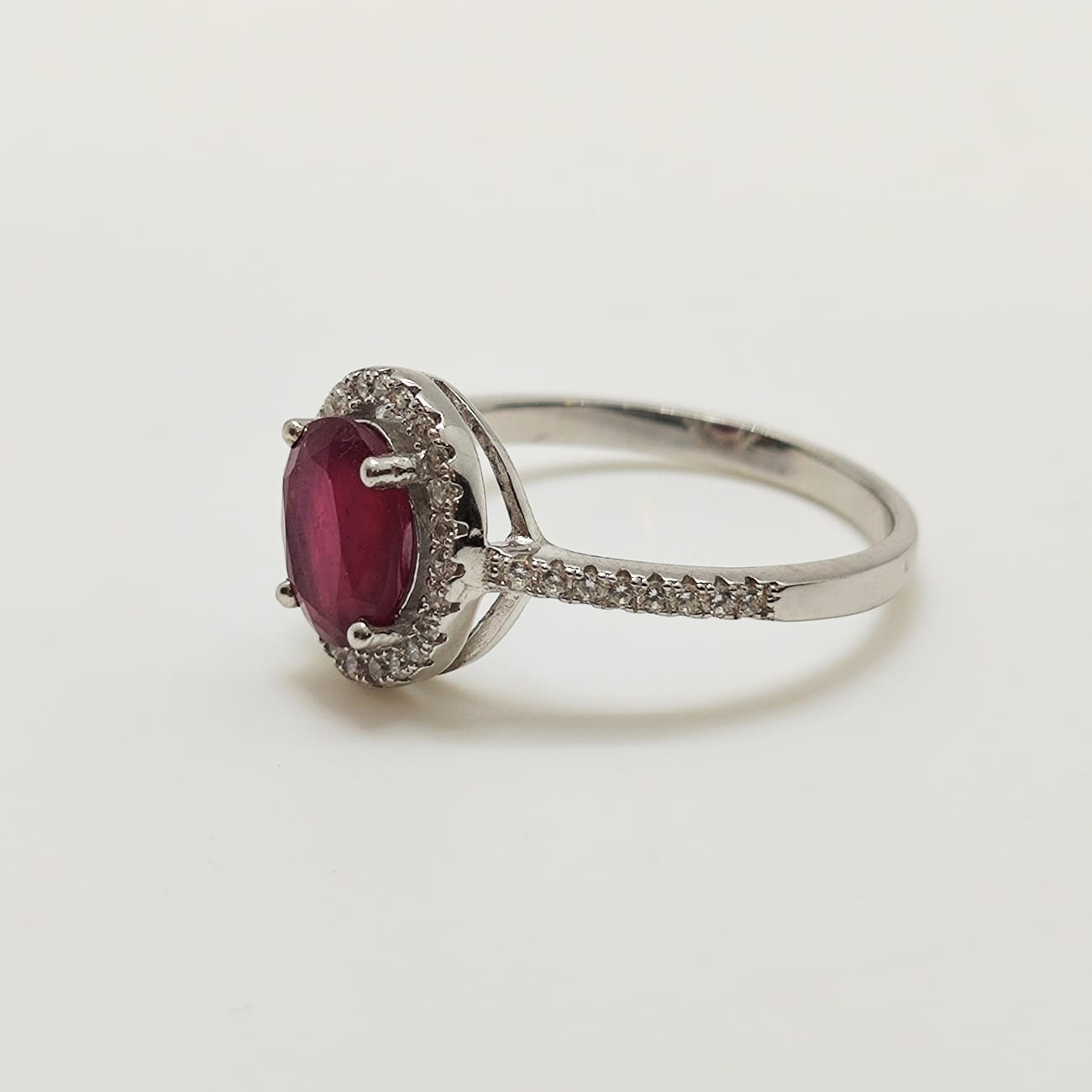 Anillo Rubí Oval Plata Rodinada Circones