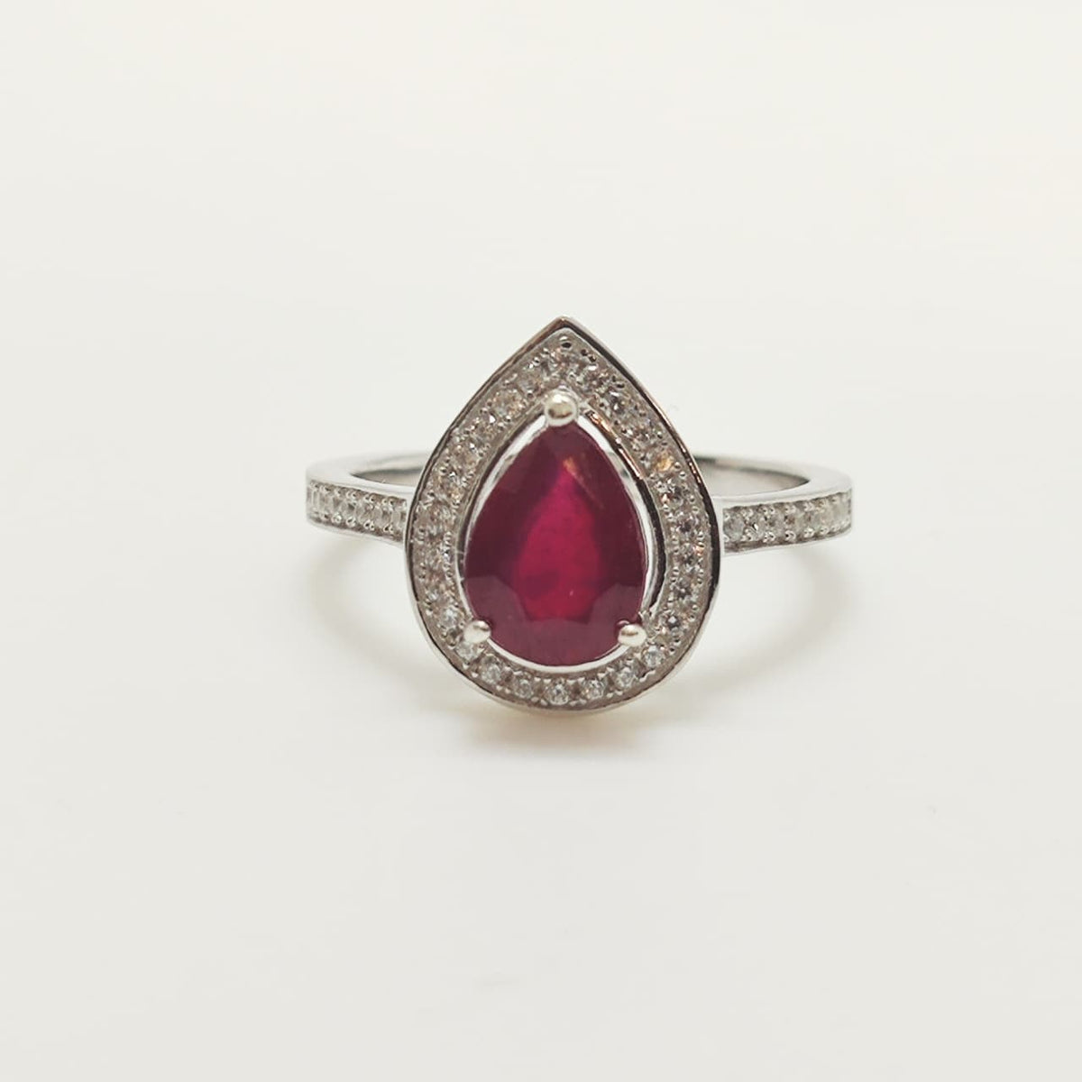Anillo Gota Rubí Plata Rodinada