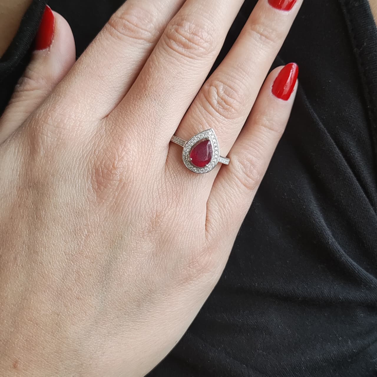 Anillo Gota Rubí Plata Rodinada