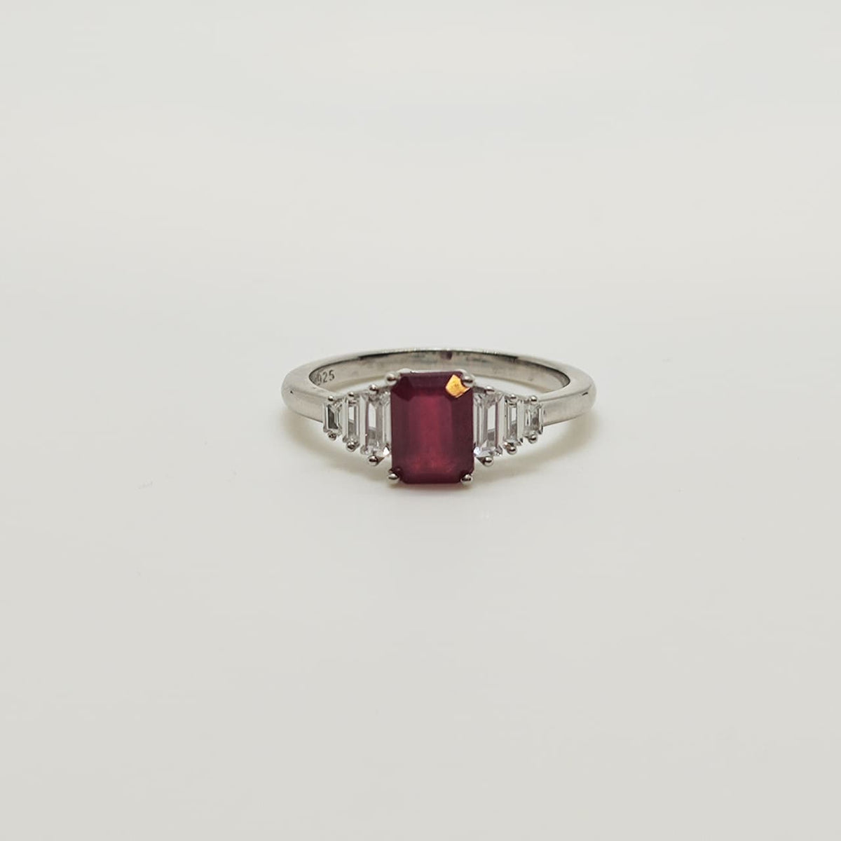 Anillo Rubí Rectangular Plata Rodinada