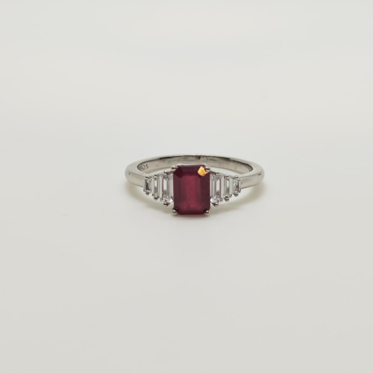 Anillo Rubí Rectangular Plata Rodinada