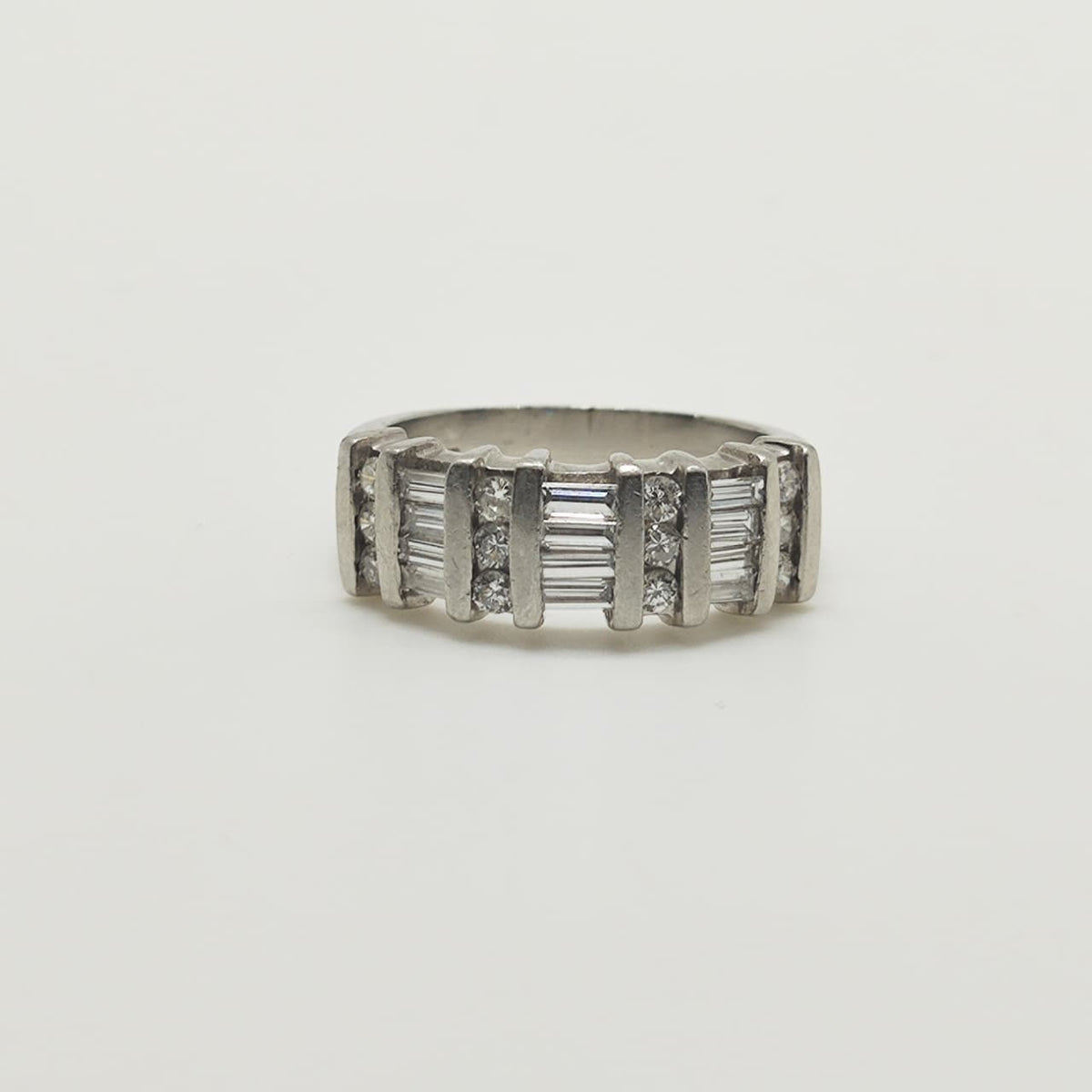 Anillo Placa Baguette Platino