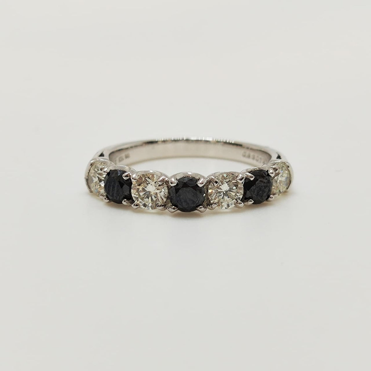 Anillo Diamantes Blancos Y Negros