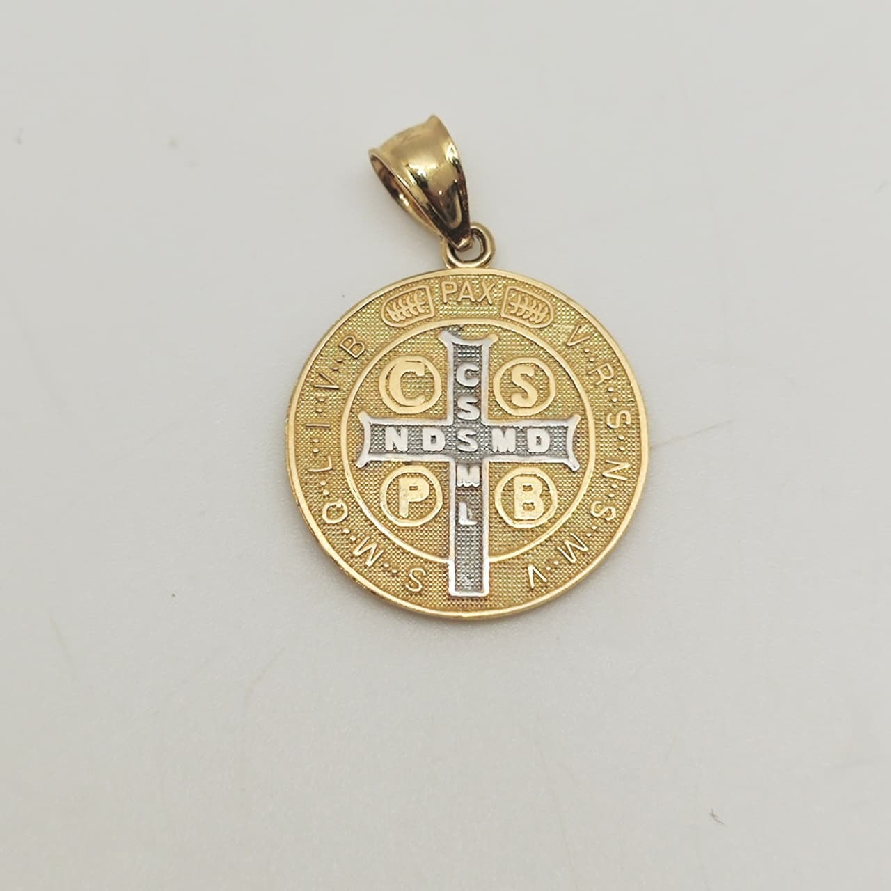 Medalla San Benito Oro Amarillo Y Blanco