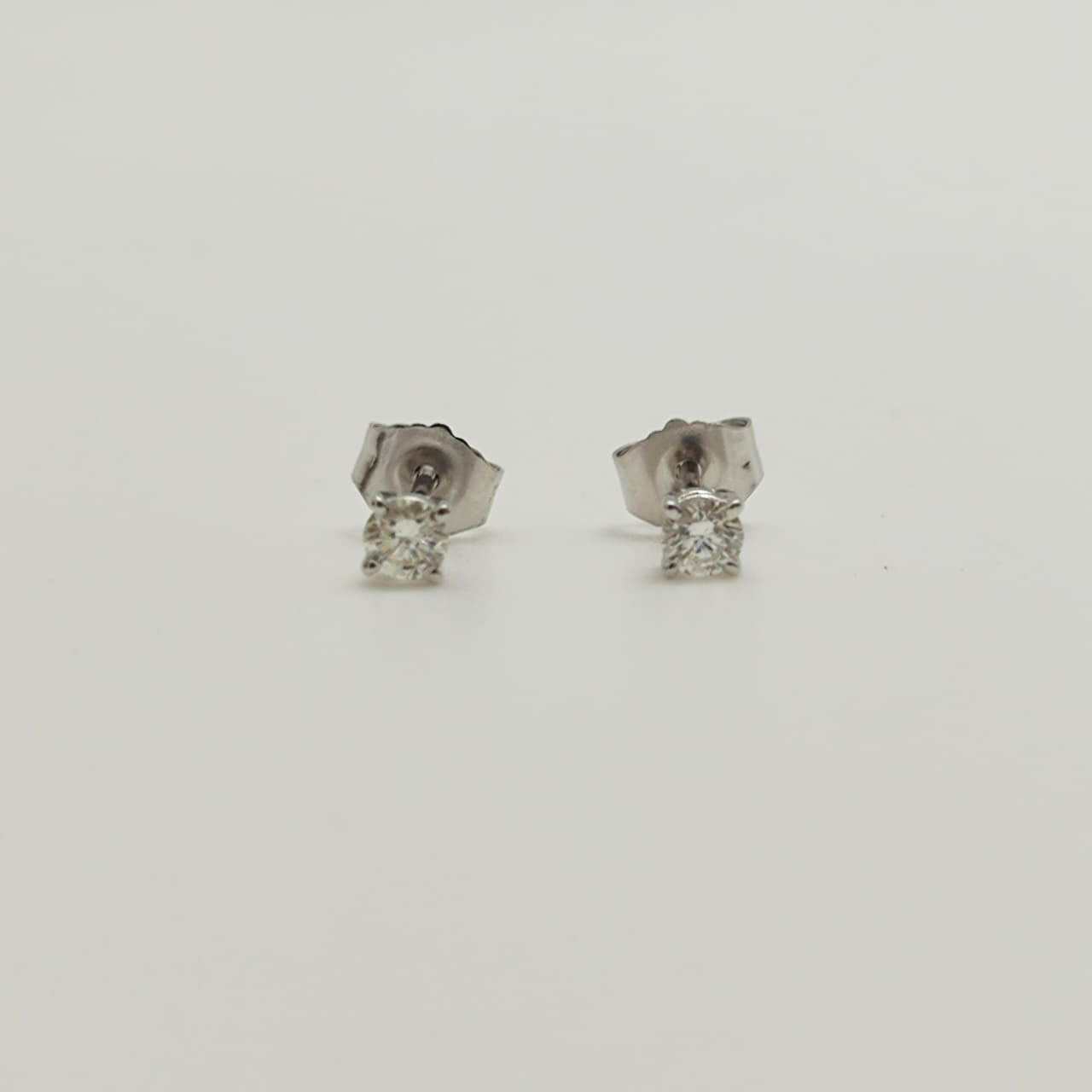 Aros Oro Blanco 18K Punto de Luz 20 Puntos