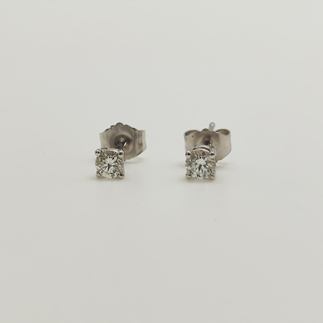 Aros Oro Blanco 18K Punto de Luz 30 Puntos