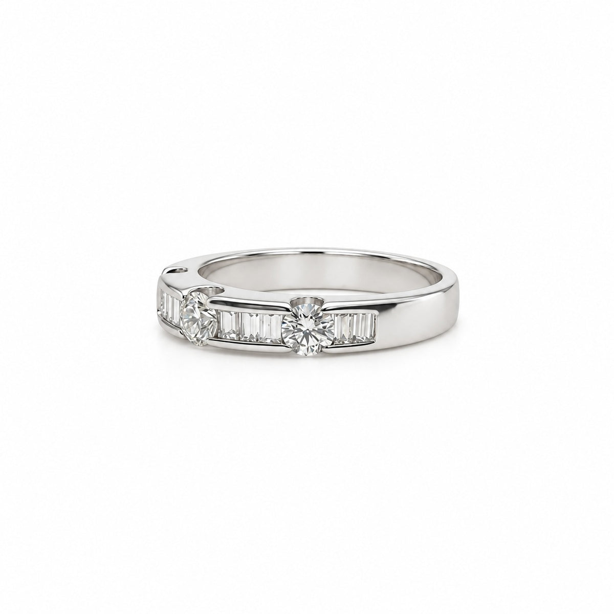 Anillo Oro Blanco Diamantes Corte Brillante Y Baguette