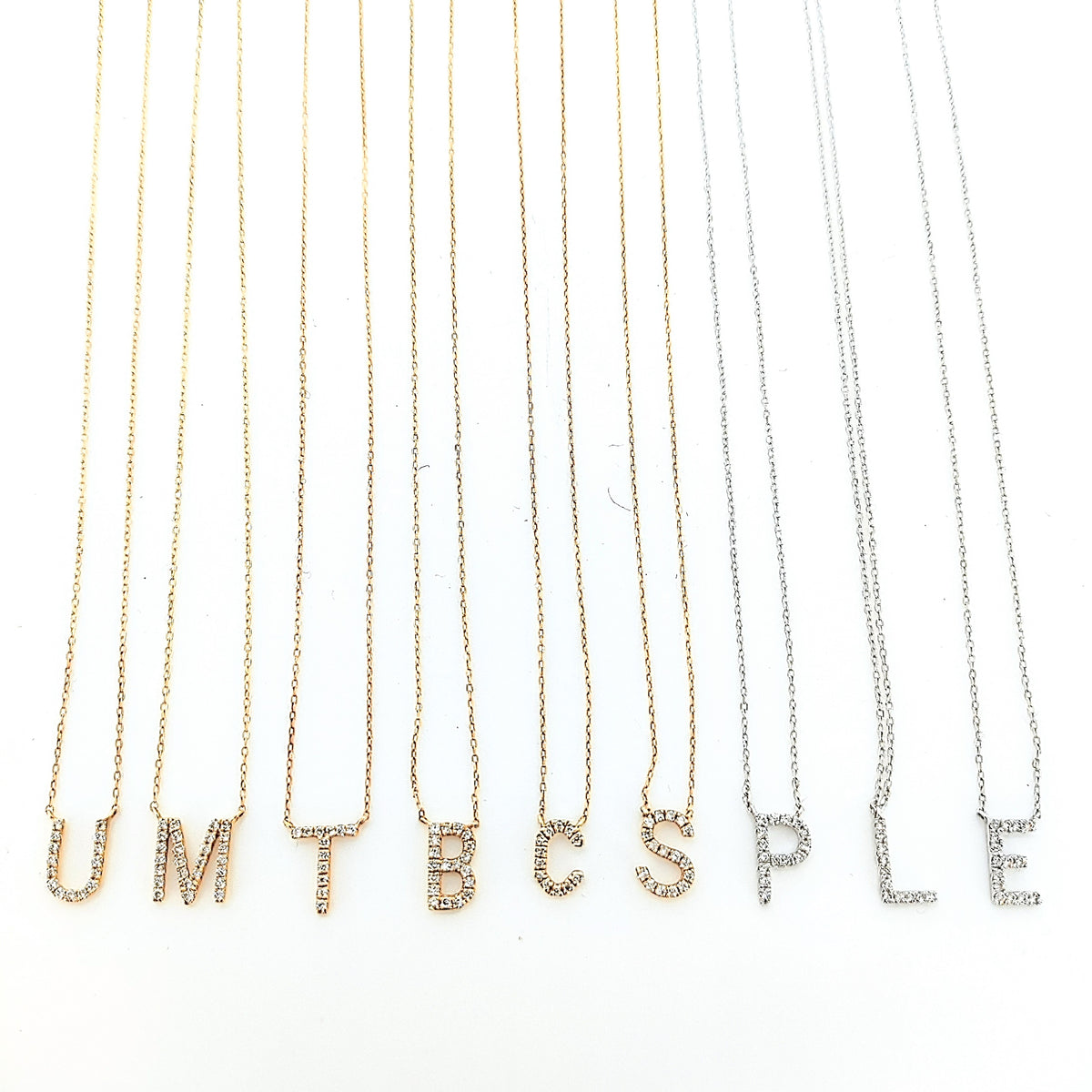 Collar Letra Oro Amarillo o Blanco con Diamantes