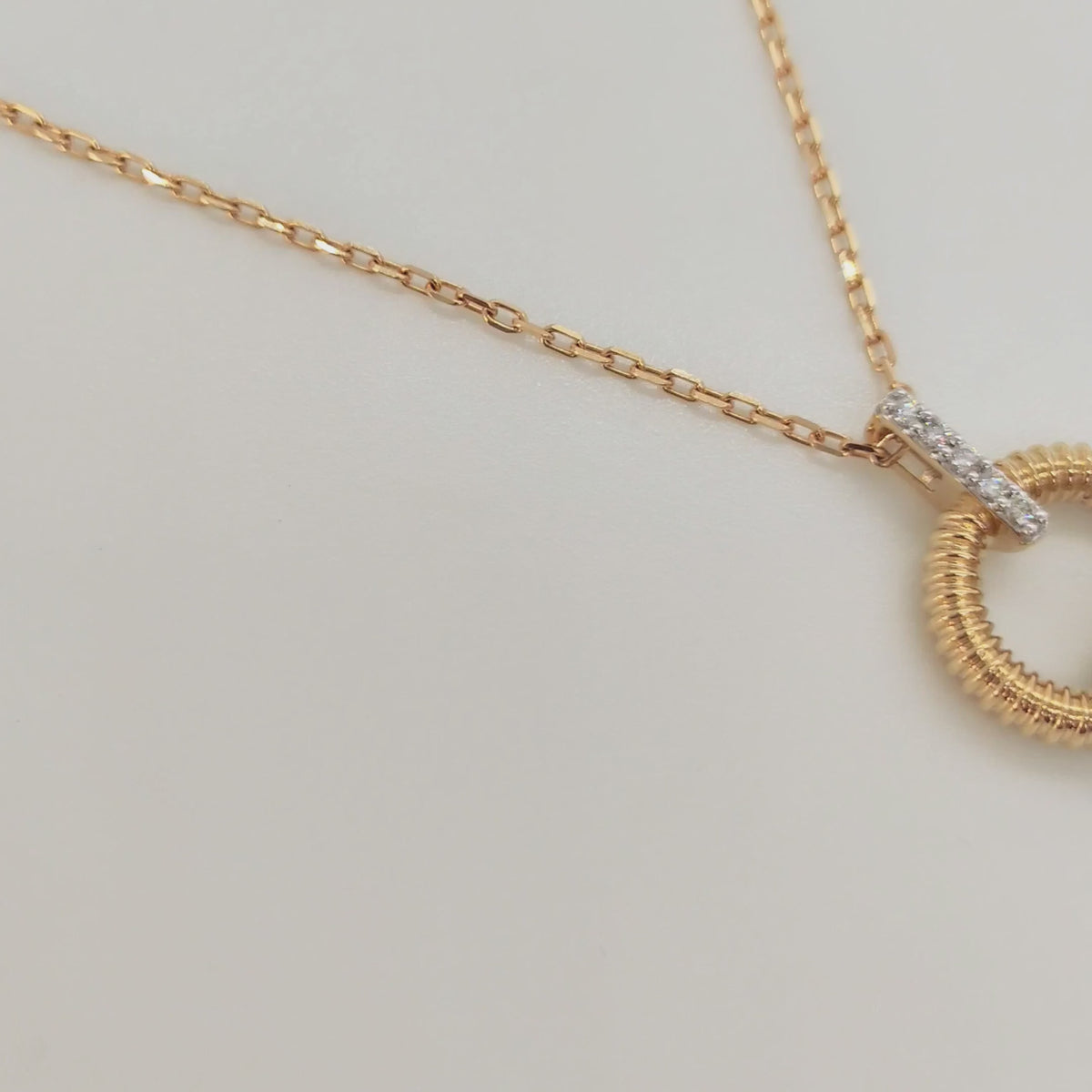 Collar Oro Amarillo 18K Halo Brillantes